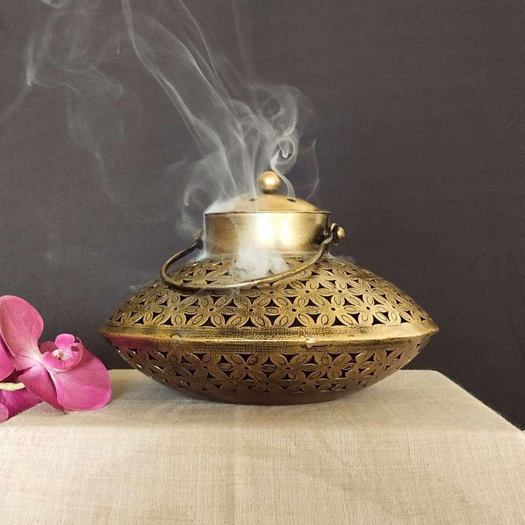 Brass Incense Burner with Smoke - Elegant Bronze Aromatherapy Accessory